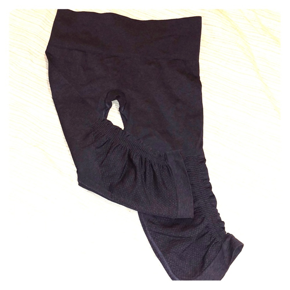 Lululemon workout crop